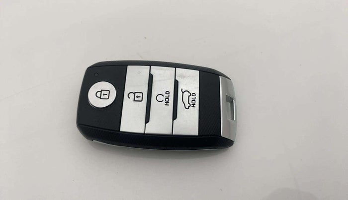 2020 KIA SONET GTX PLUS 1.0 IMT, Petrol, Manual, 32,423 km, Key Close Up