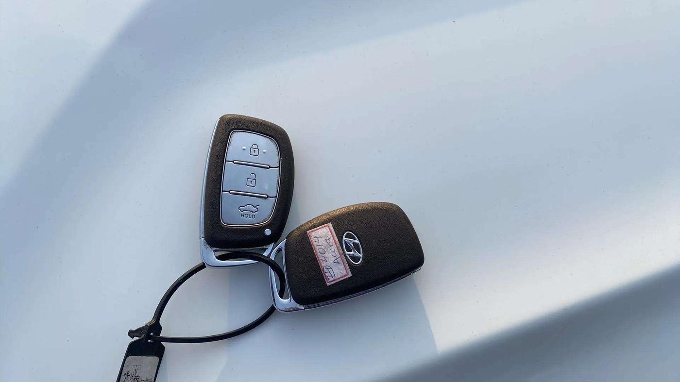 2021 Hyundai AURA SX 1.2, Petrol, Manual, 38,102 km, Key Close Up