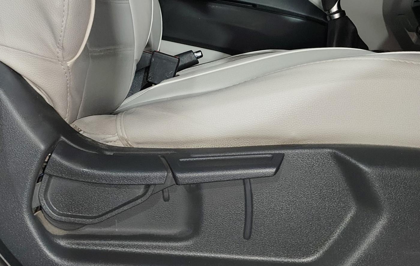 2021 Hyundai AURA SX 1.2, Petrol, Manual, 38,102 km, Driver Side Adjustment Panel