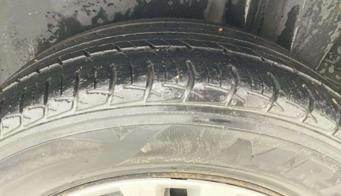 2018 Maruti Ciaz DELTA 1.4 MT PETROL, Petrol, Manual, 60,016 km, Left Rear Tyre Tread