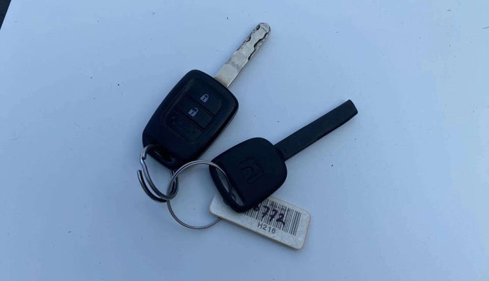 2018 Honda Amaze 1.2L I-VTEC S, Petrol, Manual, 50,933 km, Key Close Up