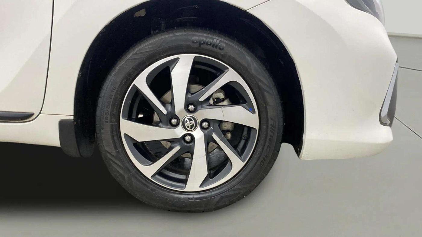 2022 Toyota Glanza G, Petrol, Manual, 38,215 km, Right Front Wheel