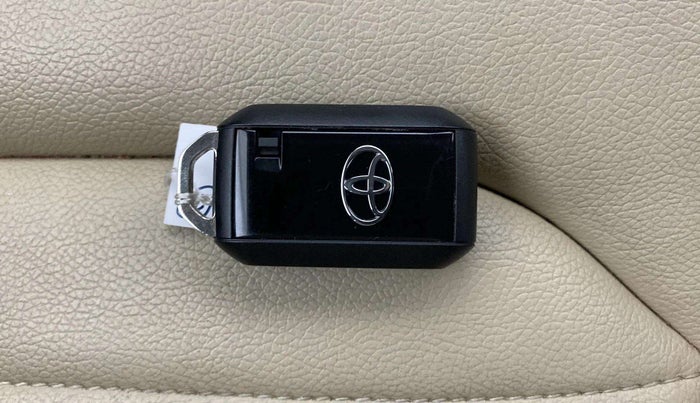 2022 Toyota Glanza G, Petrol, Manual, 38,215 km, Key Close Up