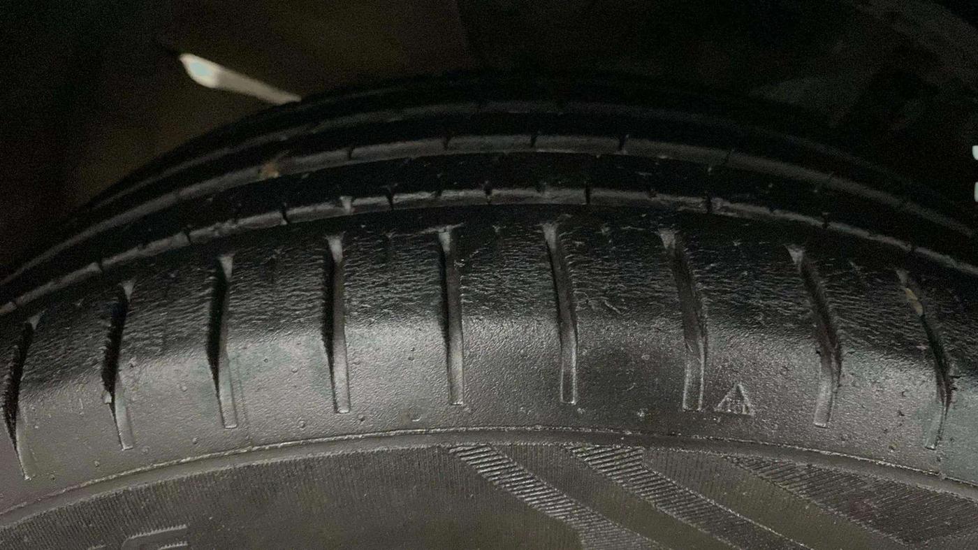 2021 Maruti Baleno ZETA PETROL 1.2, Petrol, Manual, 21,226 km, Right Front Tyre Tread