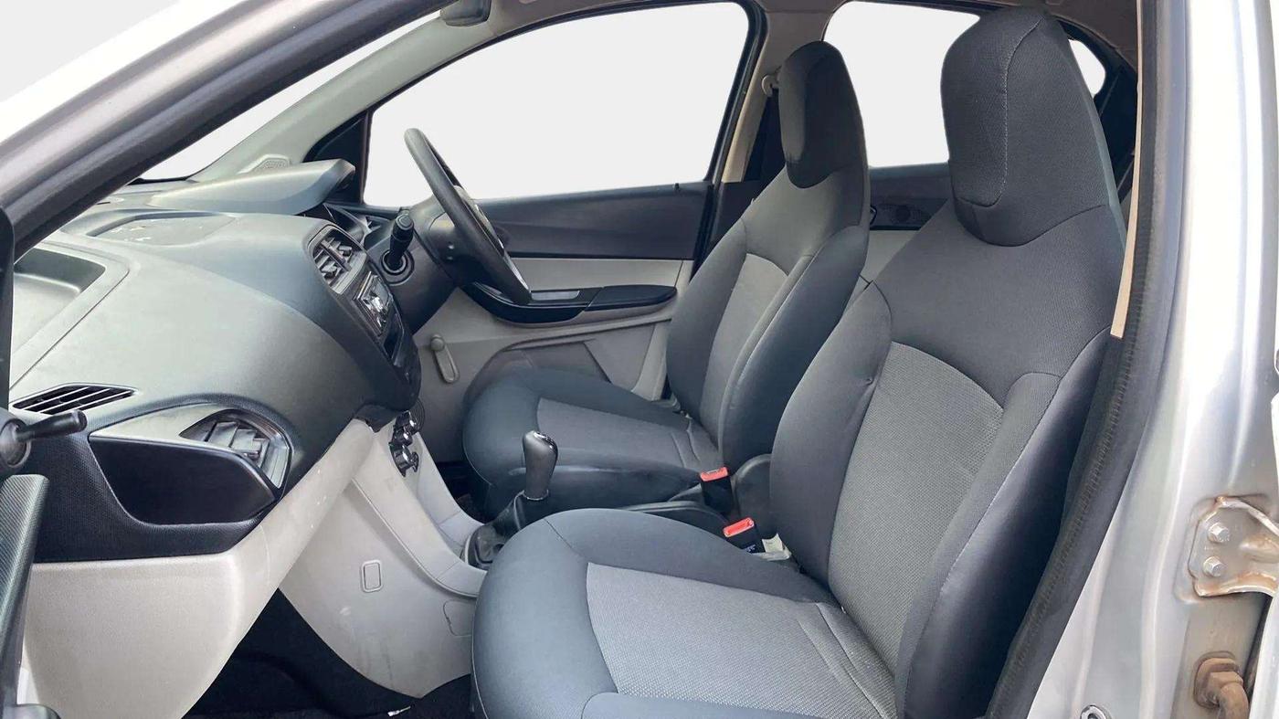 2019 Tata Tiago XE PETROL, Petrol, Manual, 26,781 km, Right Side Front Door Cabin