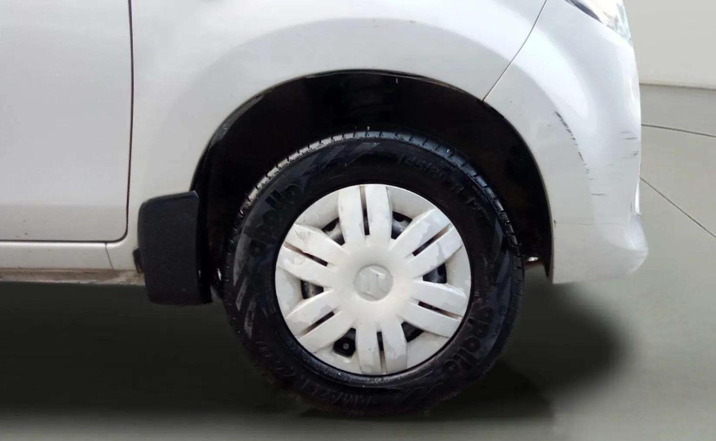 2017 Maruti Alto 800 LXI, Petrol, Manual, 43,893 km, Right Front Wheel