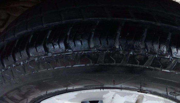 2017 Maruti Alto 800 LXI, Petrol, Manual, 43,893 km, Left Rear Tyre Tread