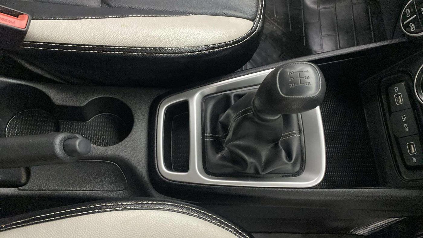 2022 Hyundai VENUE S+ 1.2, Petrol, Manual, 10,968 km, Gear Lever