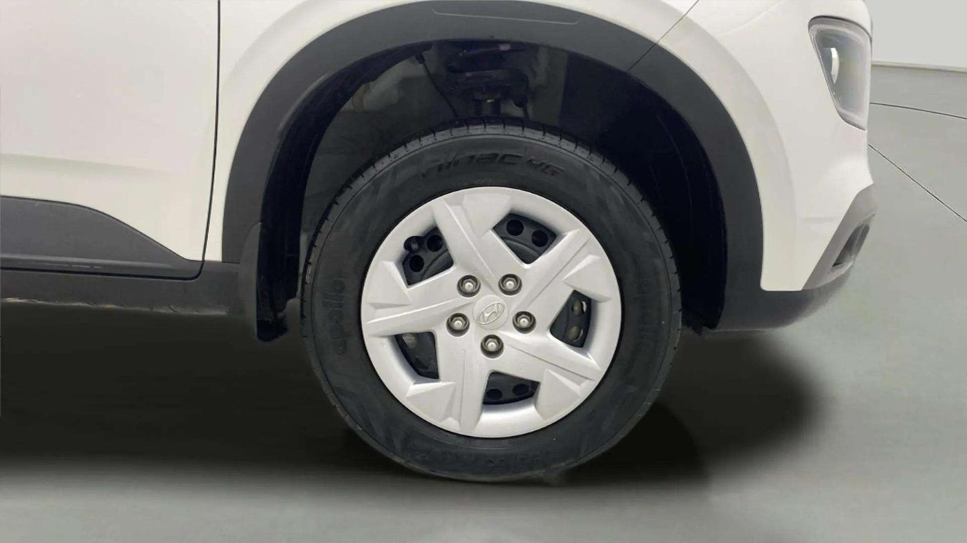2022 Hyundai VENUE S+ 1.2, Petrol, Manual, 10,968 km, Right Front Wheel