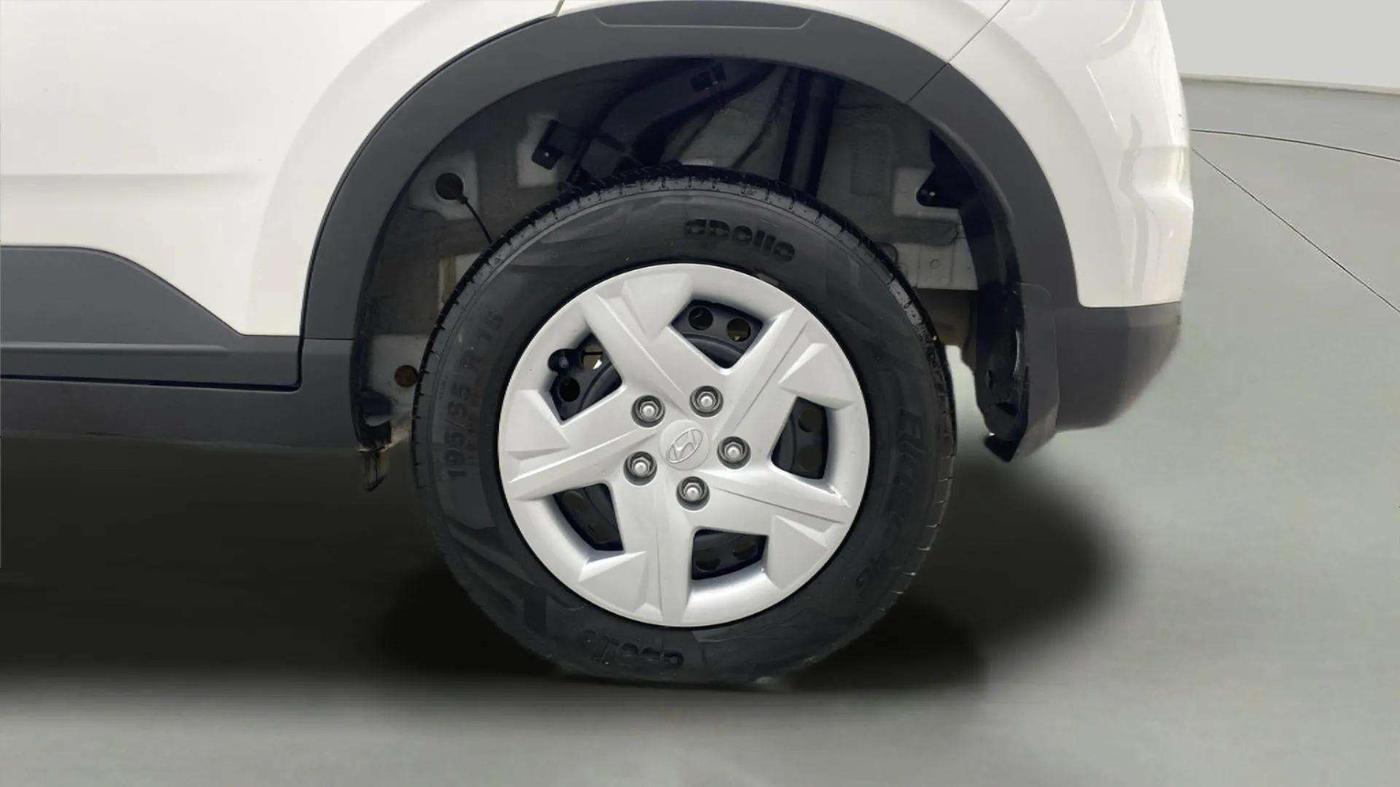 2022 Hyundai VENUE S+ 1.2, Petrol, Manual, 10,968 km, Left Rear Wheel