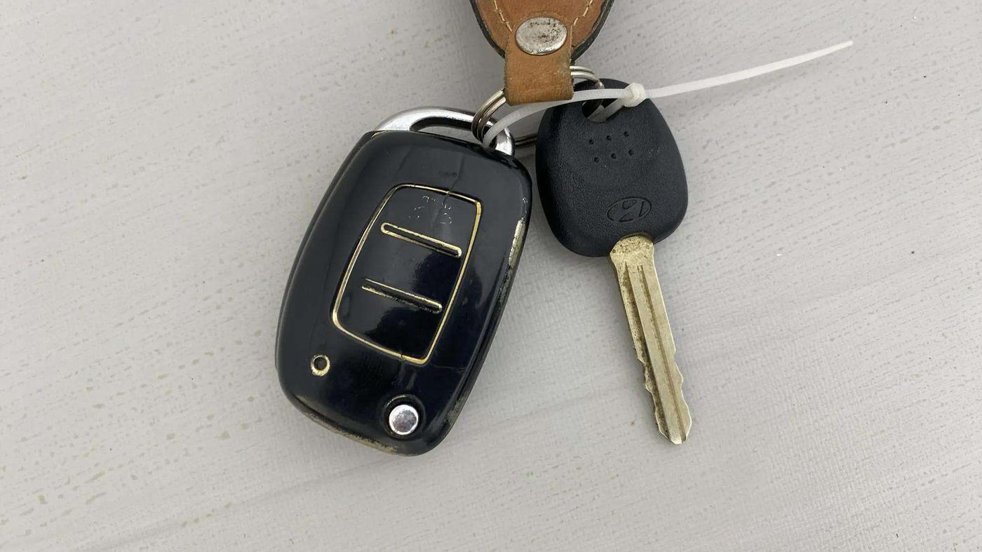 2022 Hyundai VENUE S+ 1.2, Petrol, Manual, 10,968 km, Key Close Up
