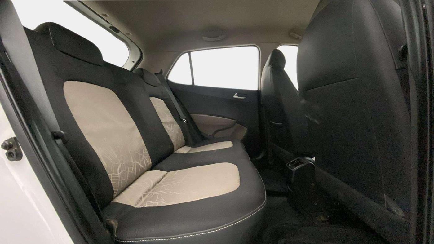 2015 Hyundai Grand i10 SPORTZ 1.2 KAPPA VTVT, Petrol, Manual, 43,645 km, Right Side Rear Door Cabin