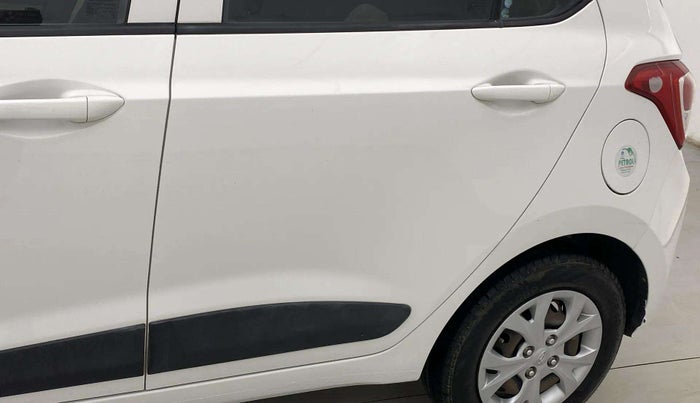 2015 Hyundai Grand i10 SPORTZ 1.2 KAPPA VTVT, Petrol, Manual, 43,596 km, Rear left door - Paint minor damage