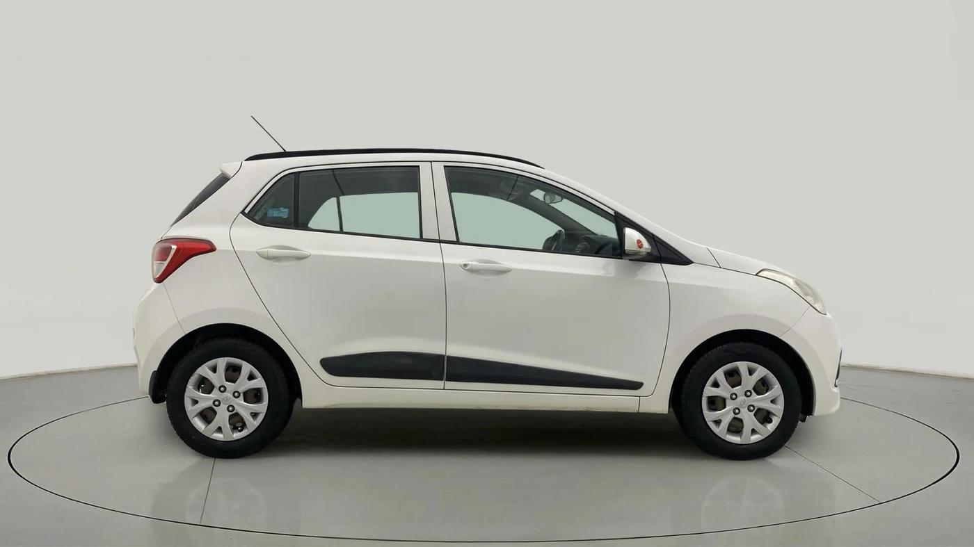 2015 Hyundai Grand i10 SPORTZ 1.2 KAPPA VTVT, Petrol, Manual, 43,645 km, Right Side View