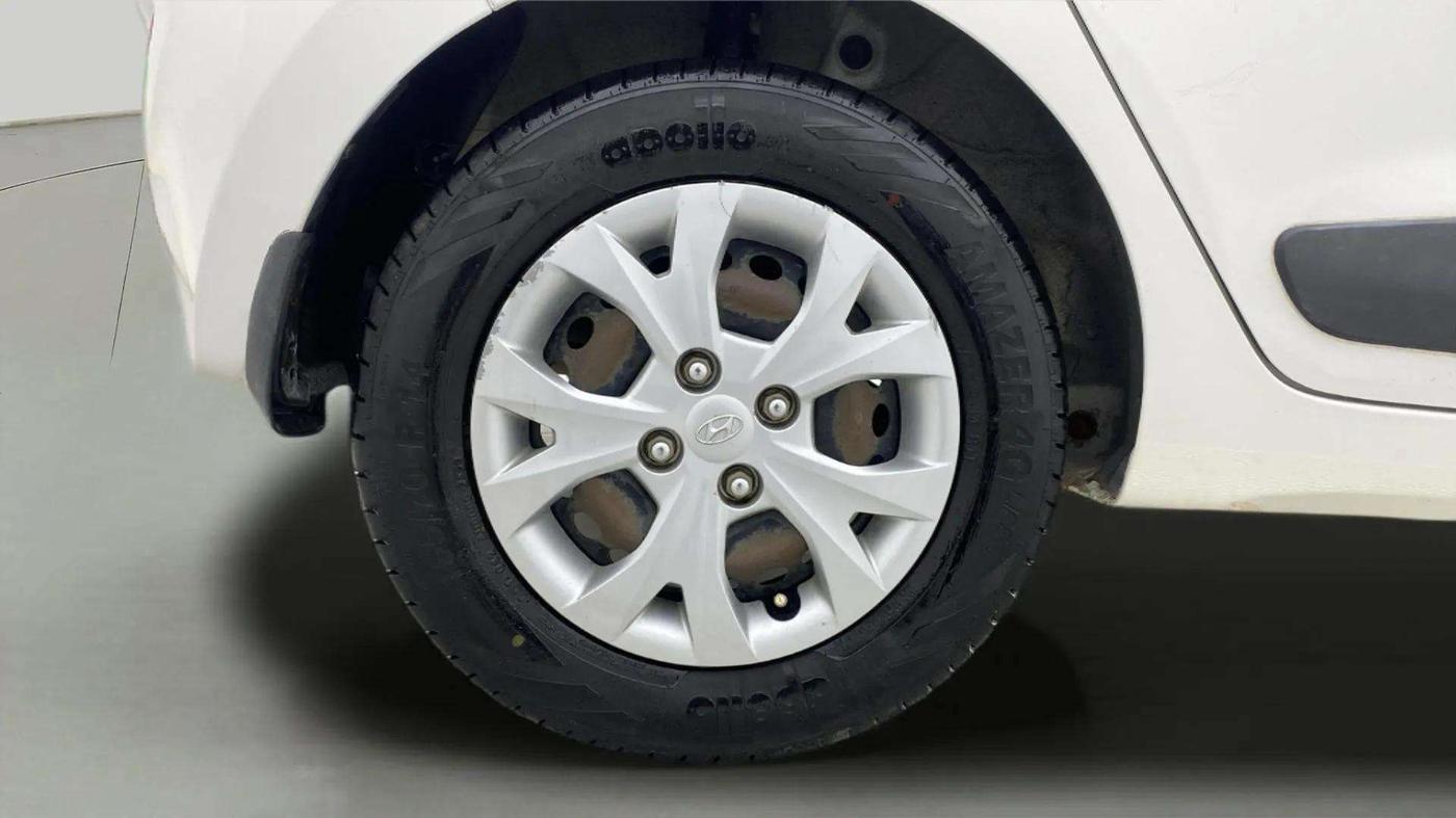 2015 Hyundai Grand i10 SPORTZ 1.2 KAPPA VTVT, Petrol, Manual, 43,645 km, Right Rear Wheel