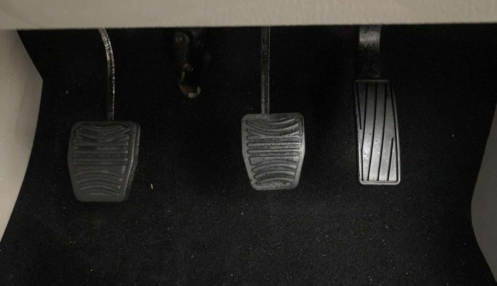 2021 Mahindra XUV300 W8 1.2 PETROL, Petrol, Manual, 38,662 km, Pedals