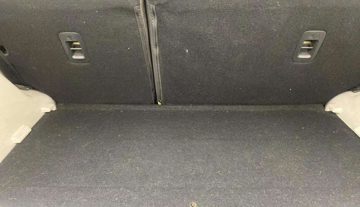 2021 Mahindra XUV300 W8 1.2 PETROL, Petrol, Manual, 38,662 km, Boot Open Zoomed View