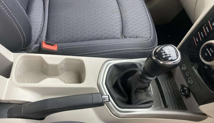 2021 Mahindra XUV300 W8 1.2 PETROL, Petrol, Manual, 38,662 km, Gear Lever