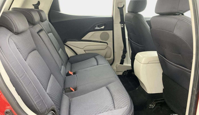 2021 Mahindra XUV300 W8 1.2 PETROL, Petrol, Manual, 38,662 km, Right Side Rear Door Cabin