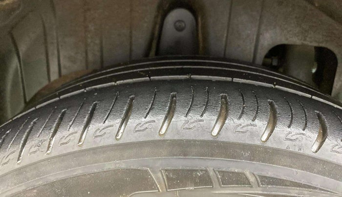 2021 Mahindra XUV300 W8 1.2 PETROL, Petrol, Manual, 38,662 km, Right Rear Tyre Tread