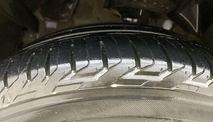 2021 Mahindra XUV300 W8 1.2 PETROL, Petrol, Manual, 38,662 km, Left Front Tyre Tread