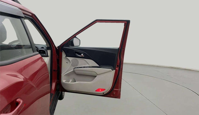 2021 Mahindra XUV300 W8 1.2 PETROL, Petrol, Manual, 38,662 km, RHS Front Door