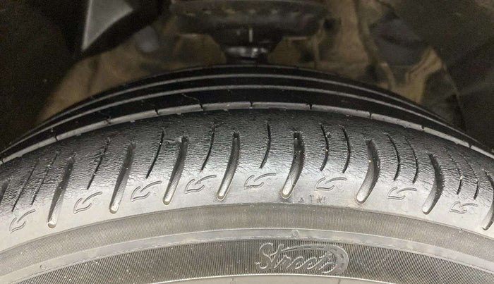 2021 Mahindra XUV300 W8 1.2 PETROL, Petrol, Manual, 38,662 km, Right Front Tyre Tread