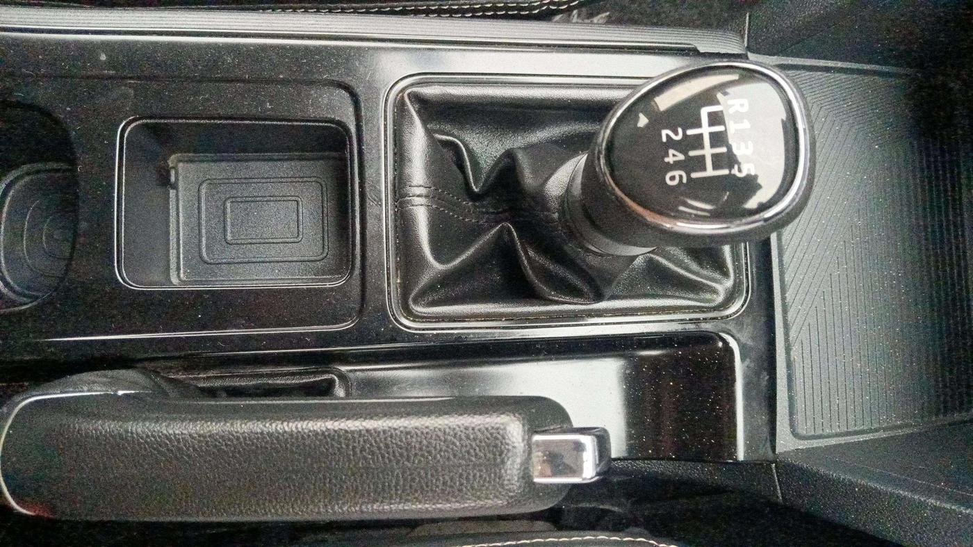 2022 Mahindra XUV700 AX 5 P MT 7 STR, Petrol, Manual, 58,089 km, Gear Lever