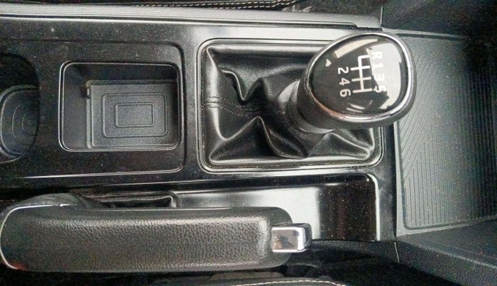 2022 Mahindra XUV700 AX 5 P MT 7 STR, Petrol, Manual, 58,089 km, Gear Lever