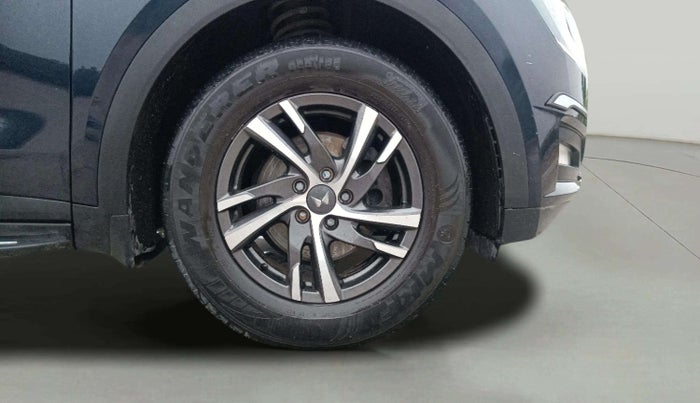 2022 Mahindra XUV700 AX 5 P MT 7 STR, Petrol, Manual, 58,089 km, Right Front Wheel