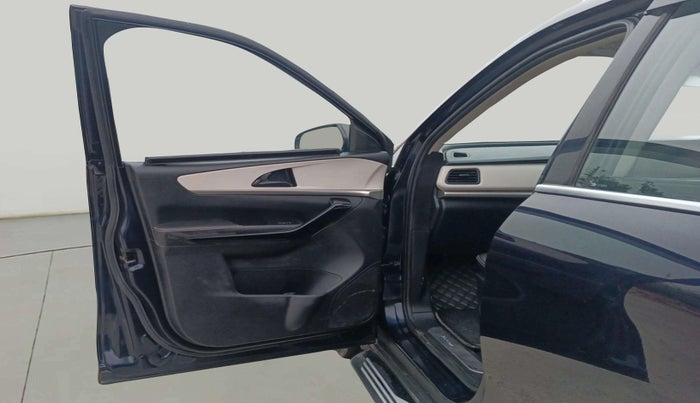2022 Mahindra XUV700 AX 5 P MT 7 STR, Petrol, Manual, 58,089 km, LHS Front Door
