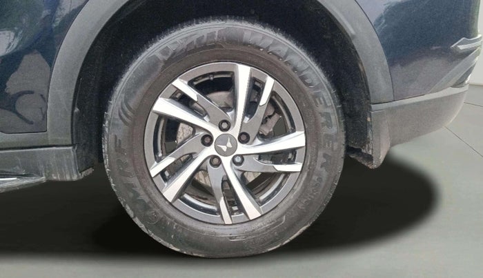 2022 Mahindra XUV700 AX 5 P MT 7 STR, Petrol, Manual, 58,089 km, Left Rear Wheel