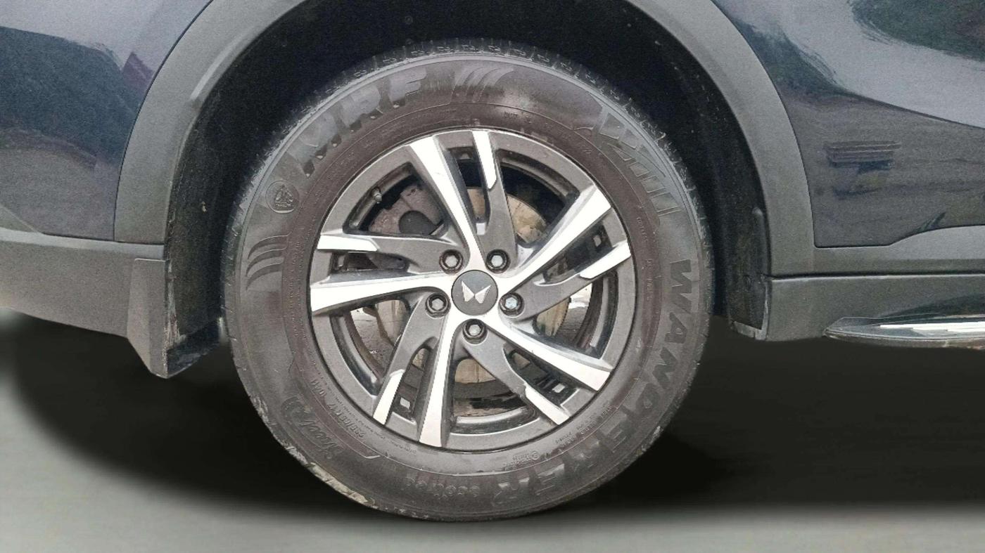 2022 Mahindra XUV700 AX 5 P MT 7 STR, Petrol, Manual, 58,089 km, Right Rear Wheel