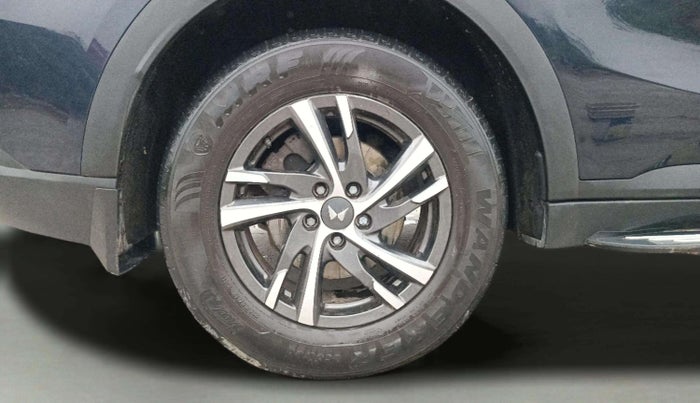 2022 Mahindra XUV700 AX 5 P MT 7 STR, Petrol, Manual, 58,089 km, Right Rear Wheel