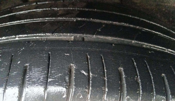 2022 Mahindra XUV700 AX 5 P MT 7 STR, Petrol, Manual, 58,089 km, Left Front Tyre Tread