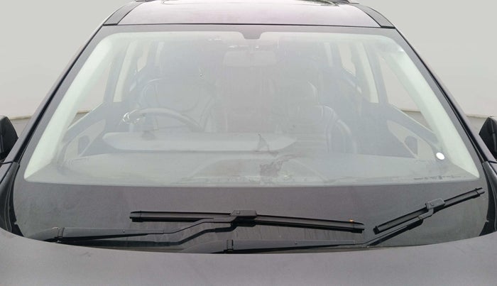 2022 Mahindra XUV700 AX 5 P MT 7 STR, Petrol, Manual, 58,089 km, Front Windshield