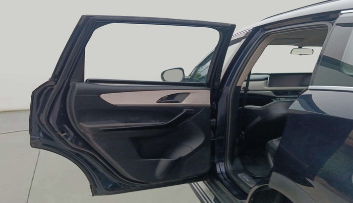 2022 Mahindra XUV700 AX 5 P MT 7 STR, Petrol, Manual, 58,089 km, LHS Rear Door