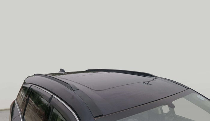 2022 Mahindra XUV700 AX 5 P MT 7 STR, Petrol, Manual, 58,089 km, Roof