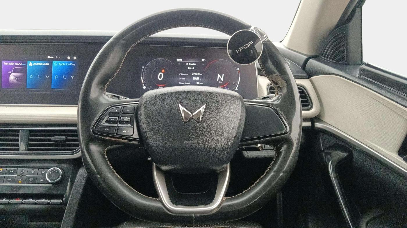 2022 Mahindra XUV700 AX 5 P MT 7 STR, Petrol, Manual, 58,089 km, Steering Wheel Close Up