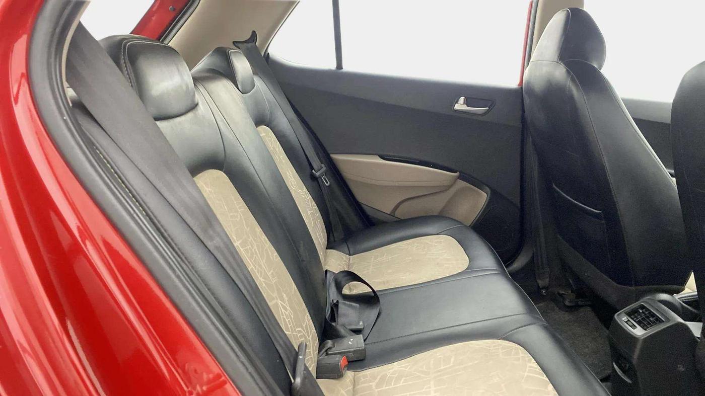 2019 Hyundai Grand i10 SPORTZ 1.2 KAPPA VTVT, Petrol, Manual, 33,844 km, Right Side Rear Door Cabin