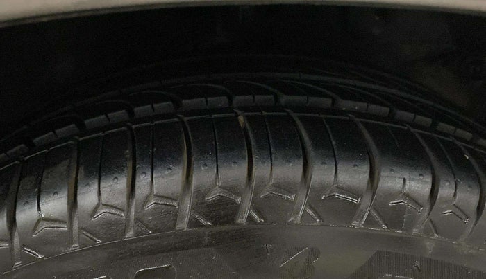 2015 Honda Amaze 1.2L I-VTEC S, Petrol, Manual, 40,429 km, Right Front Tyre Tread