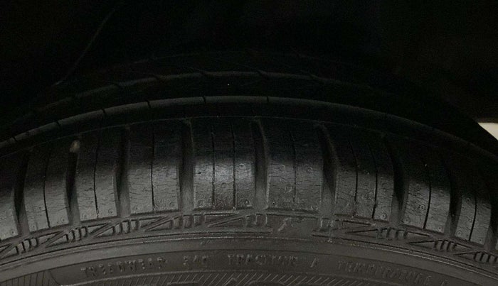 2015 Honda Amaze 1.2L I-VTEC S, Petrol, Manual, 40,429 km, Left Rear Tyre Tread