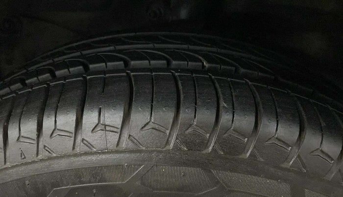 2015 Honda Amaze 1.2L I-VTEC S, Petrol, Manual, 40,429 km, Left Front Tyre Tread