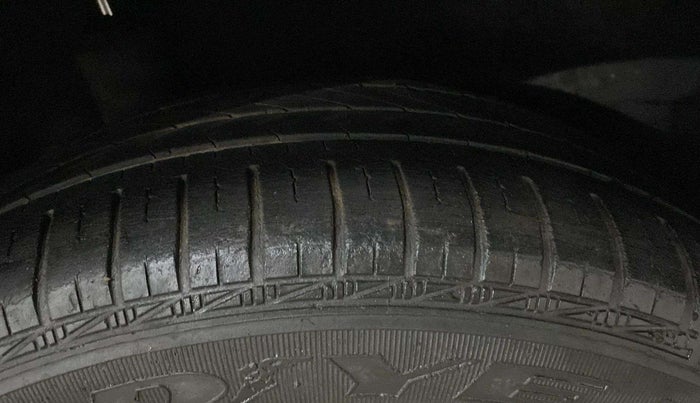 2015 Honda Amaze 1.2L I-VTEC S, Petrol, Manual, 40,429 km, Right Rear Tyre Tread