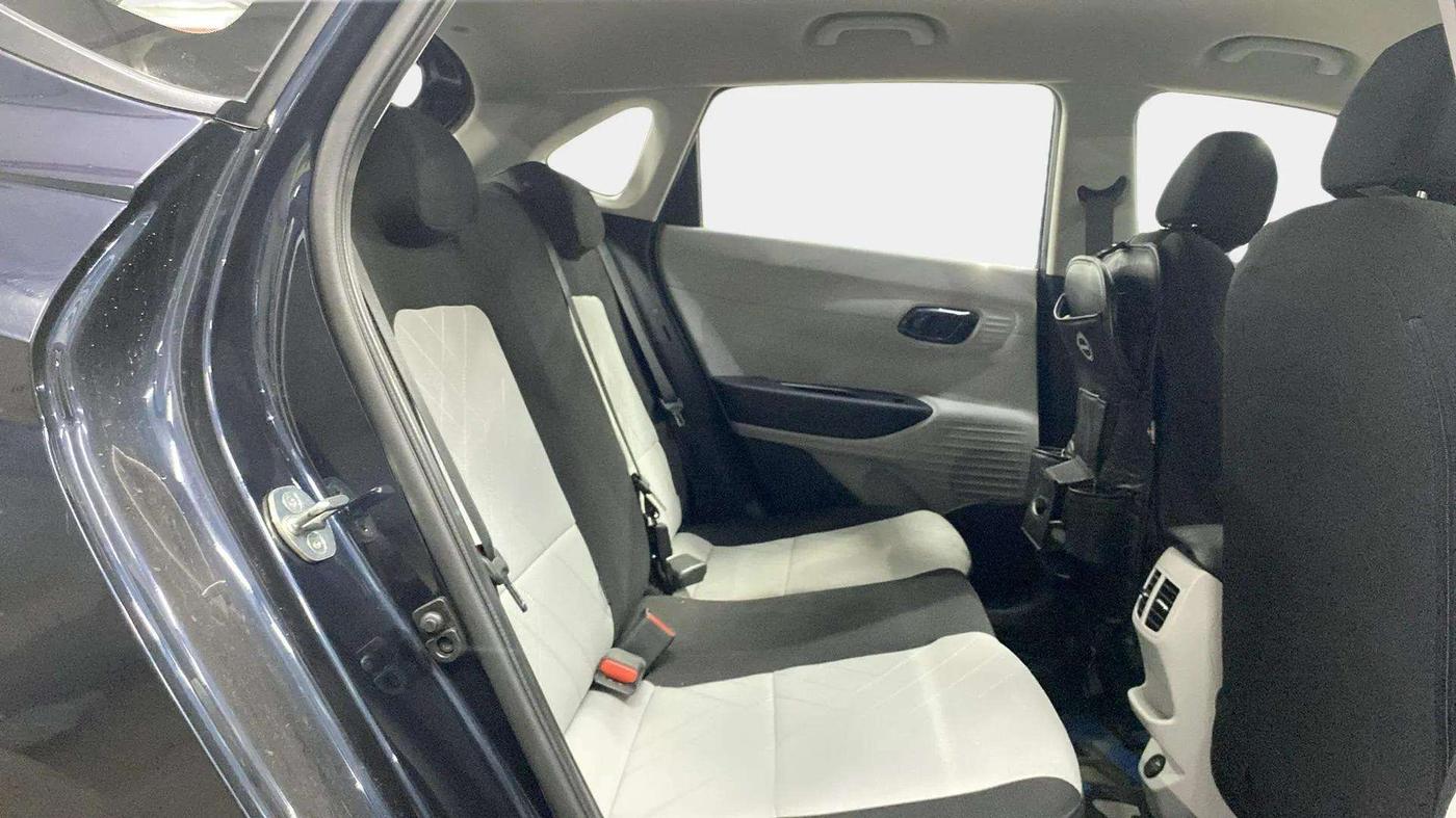 2024 Hyundai NEW I20 MAGNA 1.2 MT, Petrol, Manual, 7,496 km, Right Side Rear Door Cabin