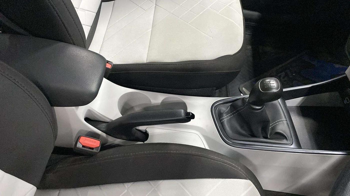 2024 Hyundai NEW I20 MAGNA 1.2 MT, Petrol, Manual, 7,496 km, Gear Lever
