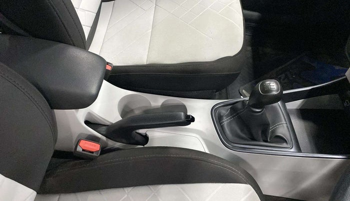 2024 Hyundai NEW I20 MAGNA 1.2 MT, Petrol, Manual, 7,496 km, Gear Lever