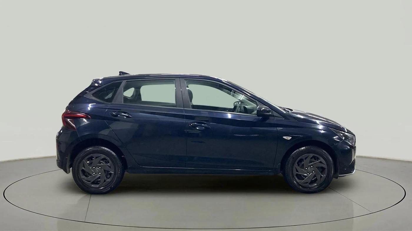 2024 Hyundai NEW I20 MAGNA 1.2 MT, Petrol, Manual, 7,496 km, Right Side View