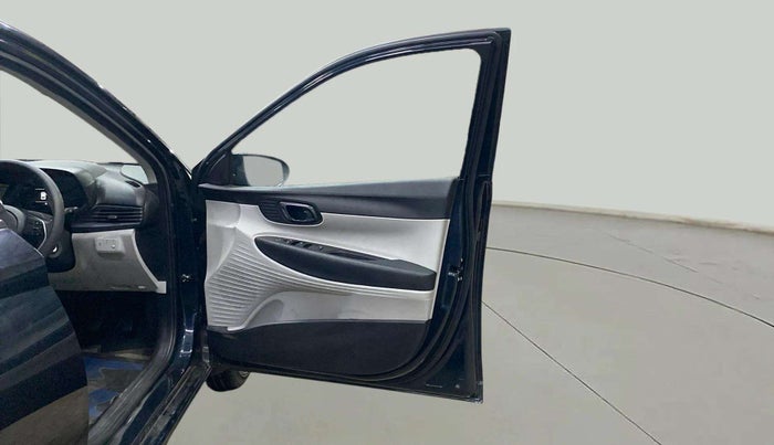 2024 Hyundai NEW I20 MAGNA 1.2 MT, Petrol, Manual, 7,496 km, RHS Front Door