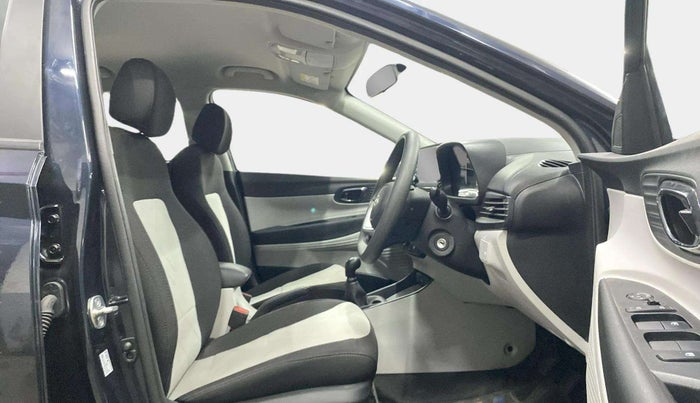 2024 Hyundai NEW I20 MAGNA 1.2 MT, Petrol, Manual, 7,496 km, Right Side Front Door Cabin